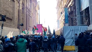 Manifestazione pro Pal a Torino, scontri con la polizia